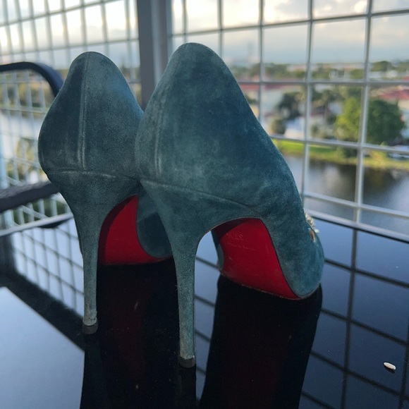 Christian Louboutin - Picture 5 of 6